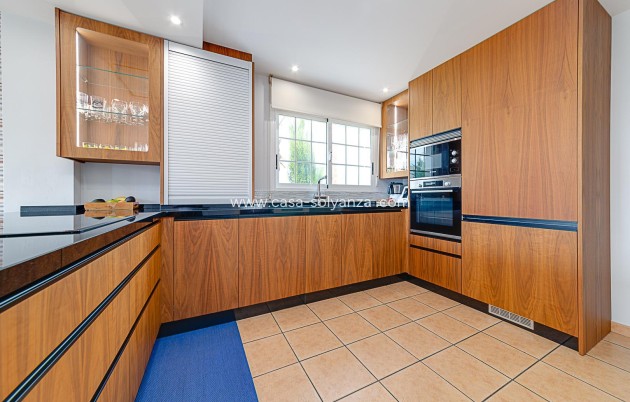 Resale - Villa - Torrevieja - La veleta