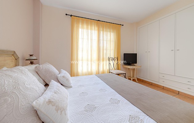 Resale - Villa - Torrevieja - La veleta