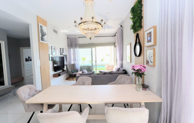 Resale - Villa - Orihuela Costa - Villamartín