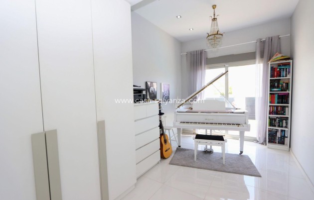 Resale - Villa - Orihuela Costa - Villamartín