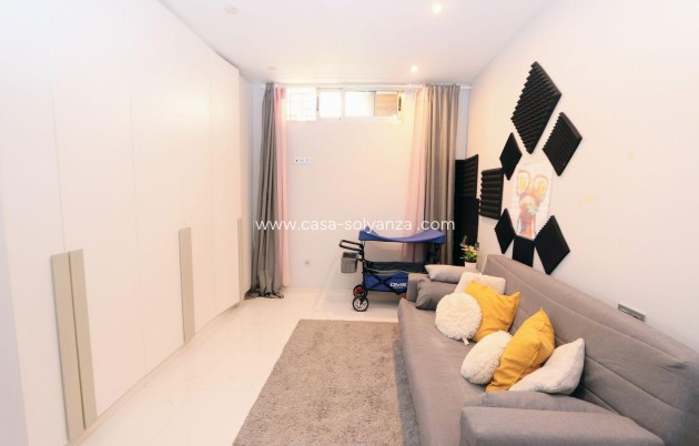 Resale - Villa - Orihuela Costa - Villamartín