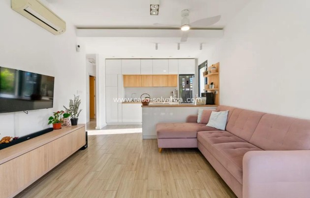 Resale - Villa - Orihuela Costa - La Zenia