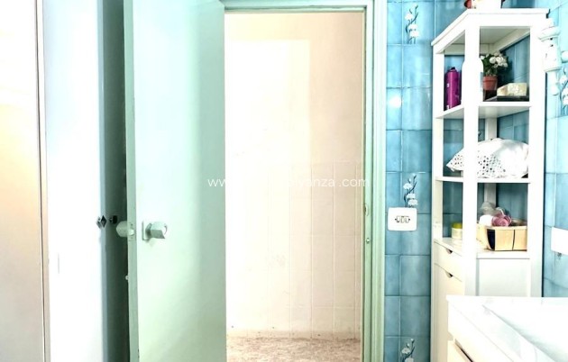 Reventa - Apartamento / piso - Torrevieja - Estacion Autobuses