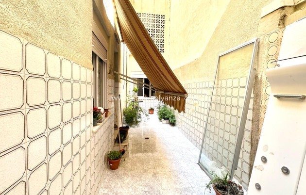 Reventa - Apartamento / piso - Torrevieja - Estacion Autobuses