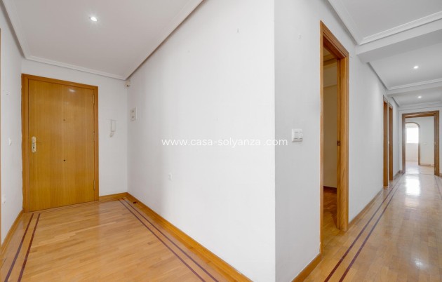 Resale - Apartment / flat - Torrevieja - Center