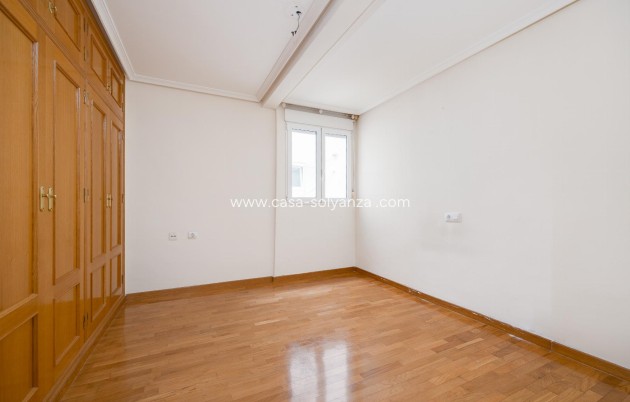 Resale - Apartment / flat - Torrevieja - Center