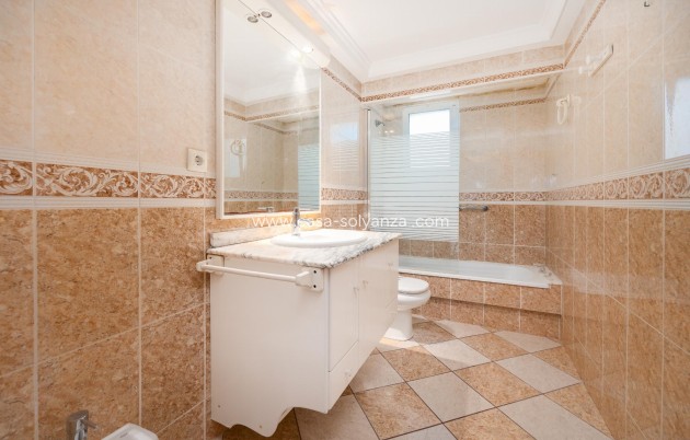 Resale - Apartment / flat - Torrevieja - Center
