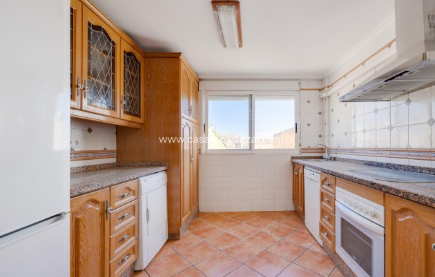 Resale - Apartment / flat - Torrevieja - Center