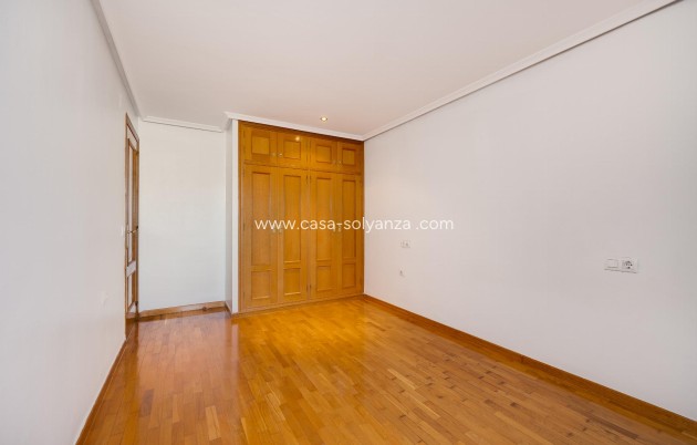 Resale - Apartment / flat - Torrevieja - Center