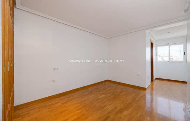 Resale - Apartment / flat - Torrevieja - Center