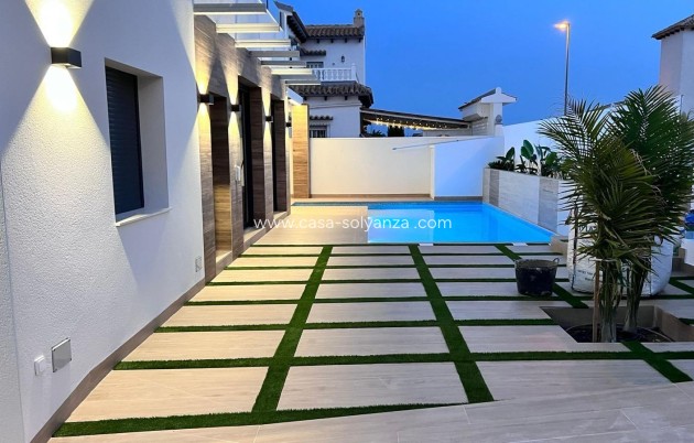 Resale - Villa - Orihuela Costa - Villamartín