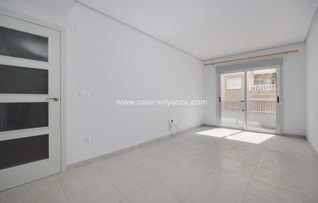 Resale - Apartment / flat - Torrevieja - Estacion Autobuses