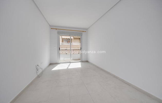 Resale - Apartment / flat - Torrevieja - Estacion Autobuses