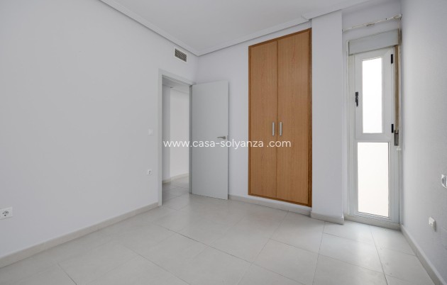 Resale - Apartment / flat - Torrevieja - Estacion Autobuses