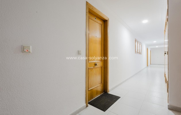Resale - Apartment / flat - Torrevieja - Playa de La Acequion