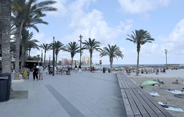 Resale - Apartment / flat - Torrevieja - Center