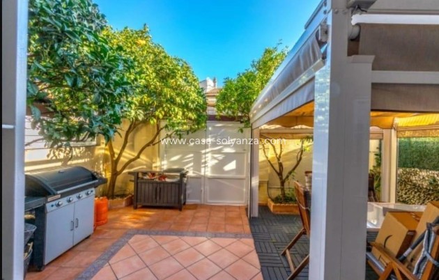 Resale - Villa - Torrevieja - Aguas nuevas