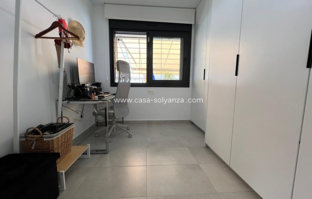 Resale - Bungalow - Pilar de la Horadada - Pueblo Latino