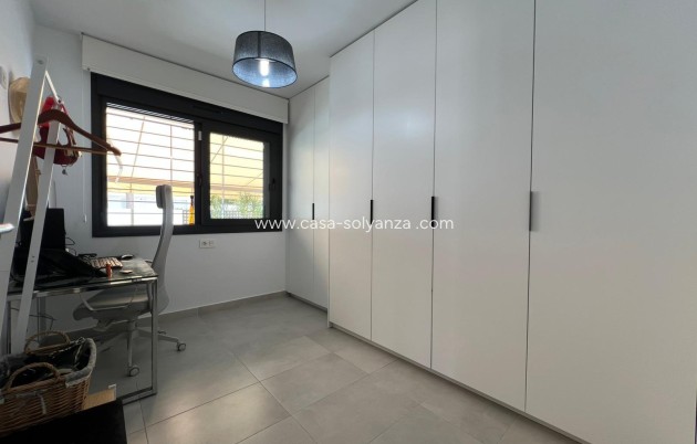 Resale - Bungalow - Pilar de la Horadada - Pueblo Latino