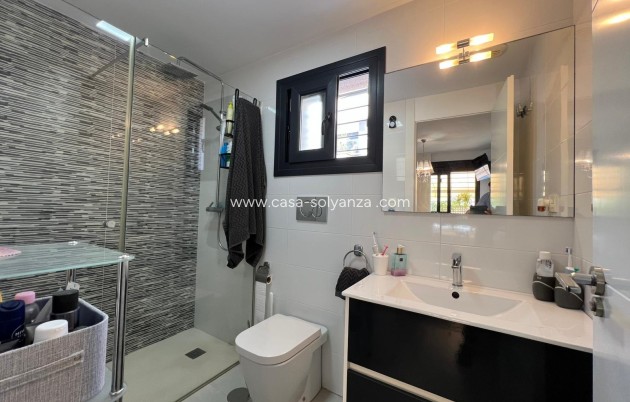 Resale - Bungalow - Pilar de la Horadada - Pueblo Latino