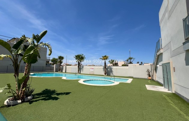 Resale - Bungalow - Pilar de la Horadada - Pueblo Latino