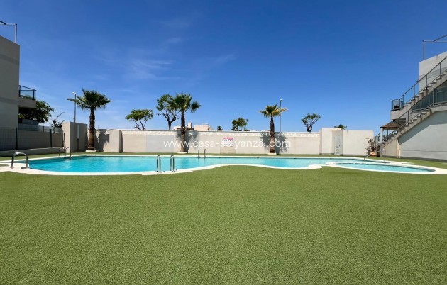 Resale - Bungalow - Pilar de la Horadada - Pueblo Latino