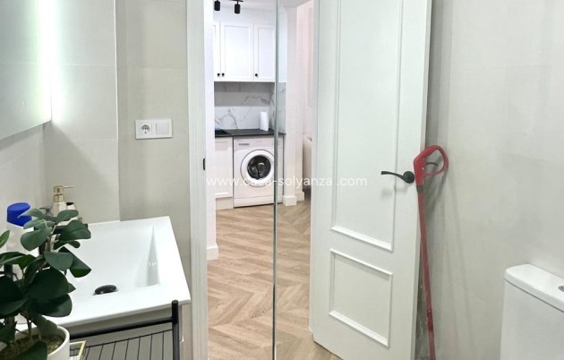 Resale - Apartment / flat - Torrevieja - Center
