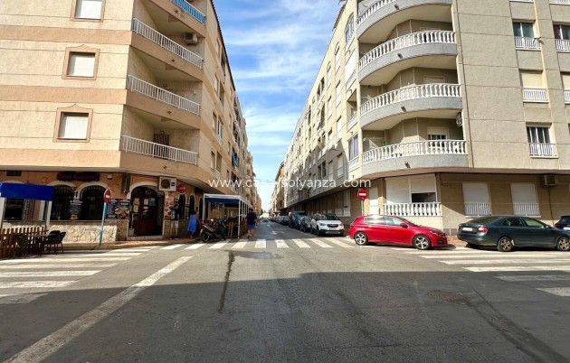Resale - Apartment / flat - Torrevieja - Acequion