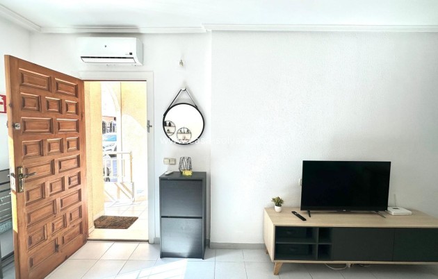 Resale - Apartment / flat - Torrevieja - Acequion