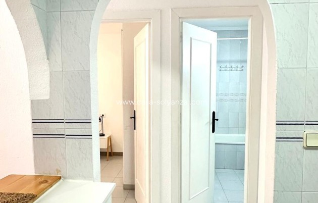 Resale - Apartment / flat - Torrevieja - Acequion