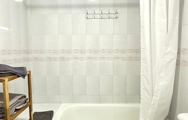 Resale - Apartment / flat - Torrevieja - Acequion