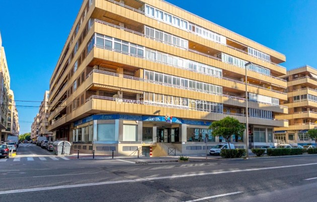 Resale - Apartment / flat - Torrevieja - Playa de La Acequion