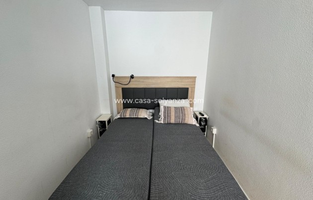 Resale - Apartment / flat - Torrevieja - Estacion Autobuses