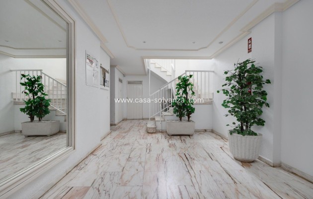 Resale - Apartment / flat - Torrevieja - Center