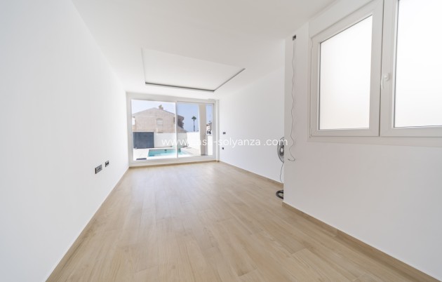 Resale - Villa - Torrevieja - Aguas nuevas