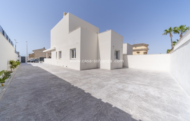 Resale - Villa - Torrevieja - Aguas nuevas