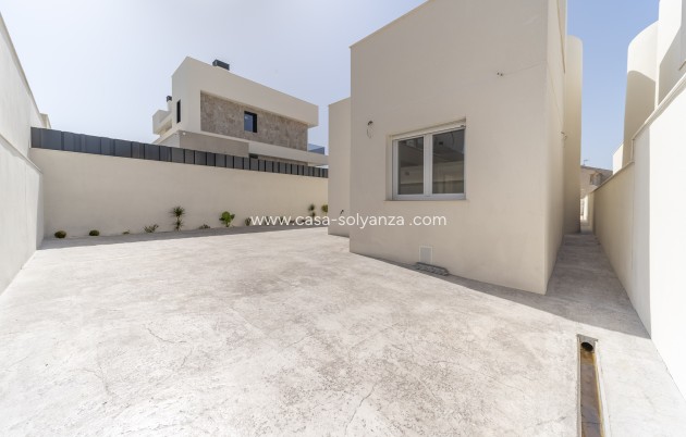 Resale - Villa - Torrevieja - Aguas nuevas