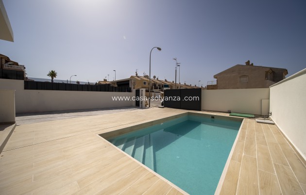 Resale - Villa - Torrevieja - Aguas nuevas