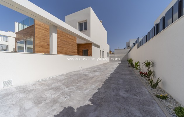 Resale - Villa - Torrevieja - Aguas nuevas
