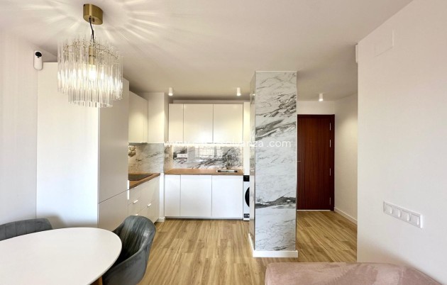 Resale - Apartment / flat - Torrevieja - Punta Prima