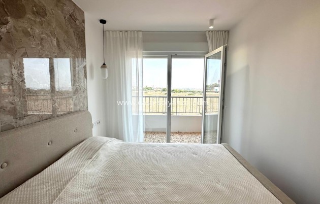 Resale - Apartment / flat - Torrevieja - Punta Prima