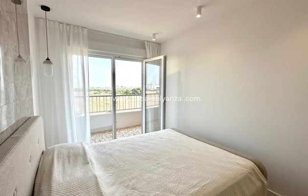 Resale - Apartment / flat - Torrevieja - Punta Prima