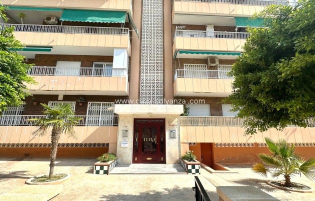 Resale - Apartment / flat - Torrevieja - Punta Prima