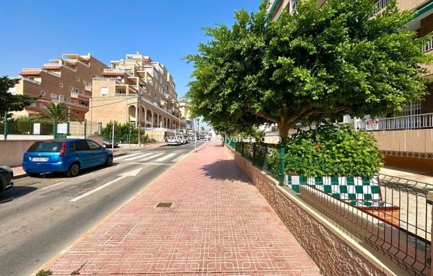 Resale - Apartment / flat - Torrevieja - Punta Prima