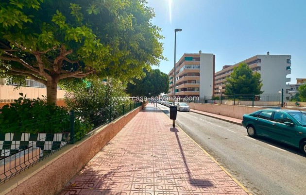 Resale - Apartment / flat - Torrevieja - Punta Prima