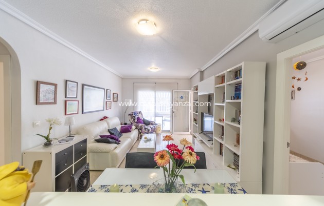 Resale - Apartment / flat - Torrevieja - La Mata