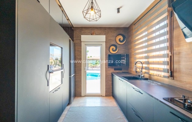 Resale - Villa - Torrevieja - El chaparral