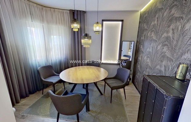 Resale - Villa - Torrevieja - La Siesta