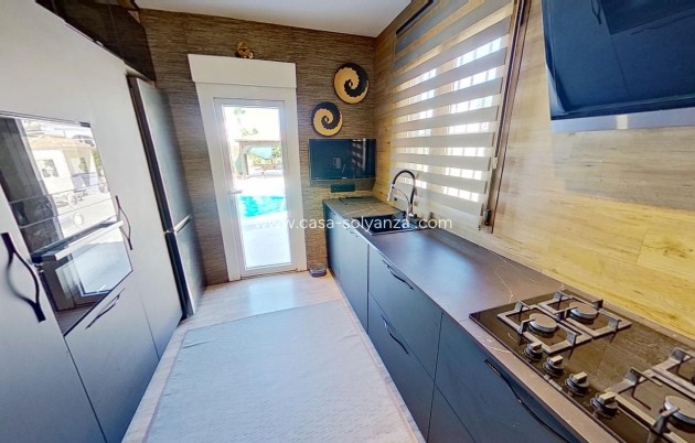 Resale - Villa - Torrevieja - La Siesta