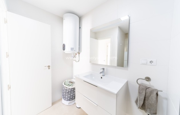 Resale - Apartment / flat - Torrevieja - Punta Prima